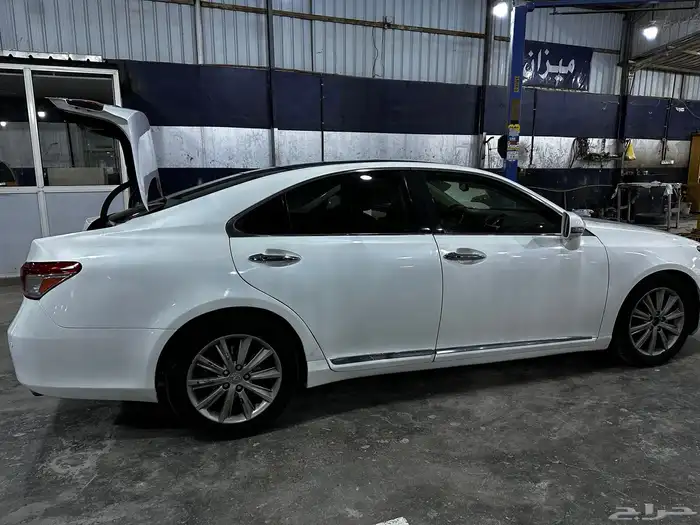 سلام عليكم اعرض لكم لكزس سياره نضيفه عل شرط 1