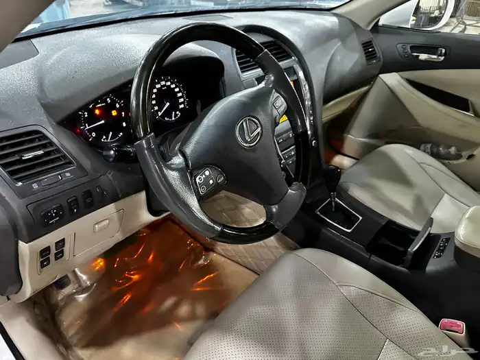 سلام عليكم اعرض لكم لكزس سياره نضيفه عل شرط 7