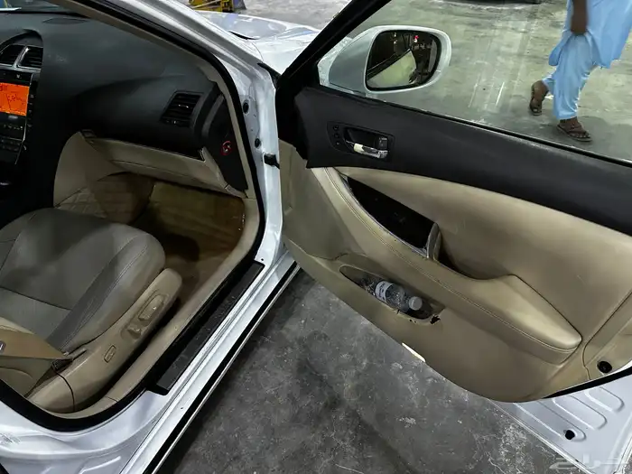 سلام عليكم اعرض لكم لكزس سياره نضيفه عل شرط 13