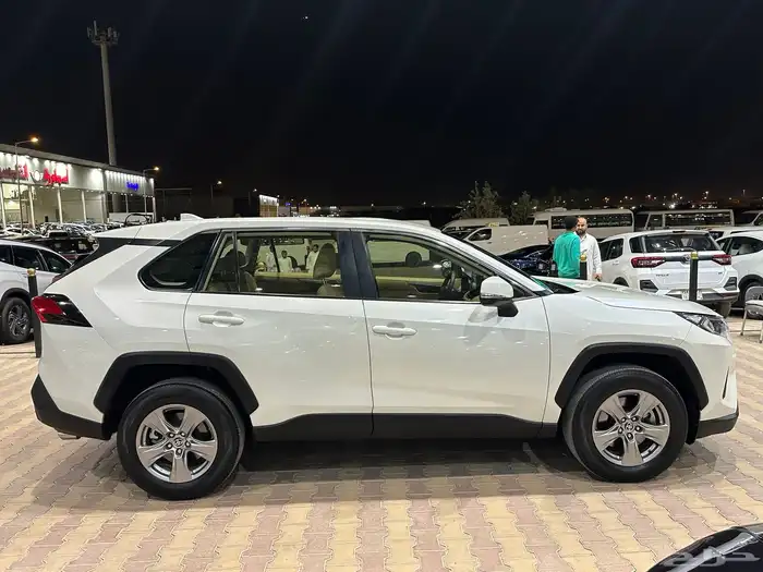 تويوتا راف فور موديل 2022 دبل 4