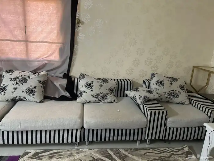 كنب تسع قطع مع طاولة 0
