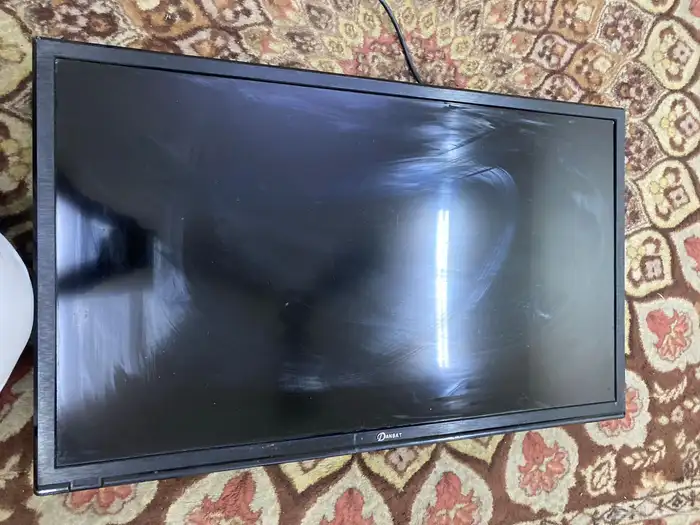 شاشه للبيع شغله ومافيه شي 0