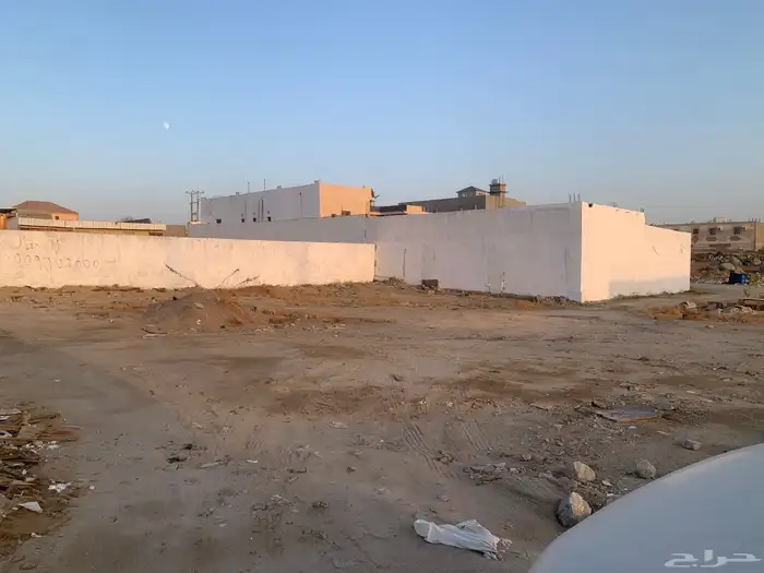 للاجار حوش فيه بركسين 5 غرف ومطبخ ودورة مياه 0