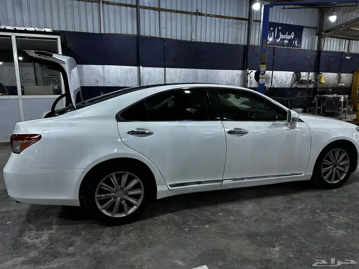 سلام عليكم اعرض لكم لكزس سياره نضيفه عل شرط 3