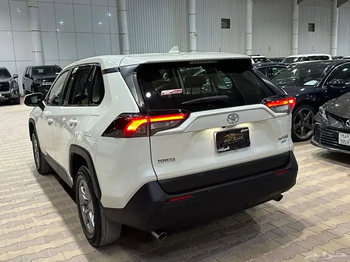 تويوتا راف فور موديل 2022 دبل 23