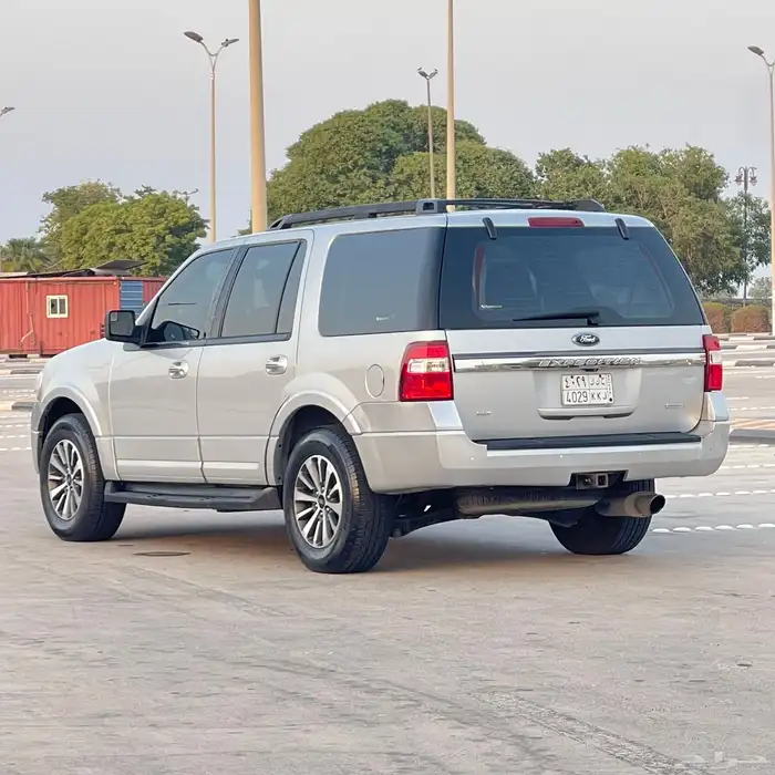فورد اكسبديشن 2015 10