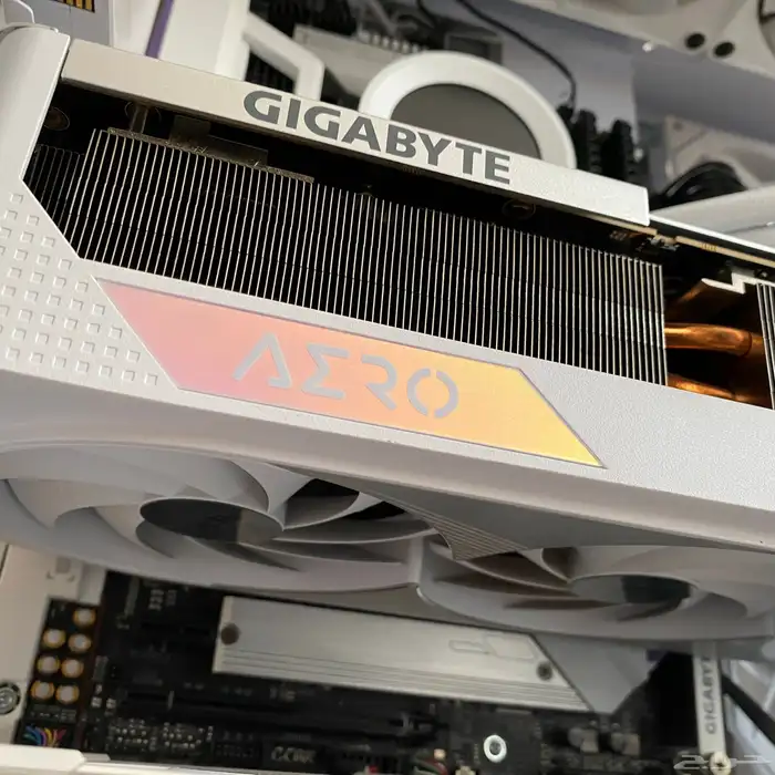 كامبيوتر العاب تجميعة بيضاء  Gaming pc for sell white specs 16