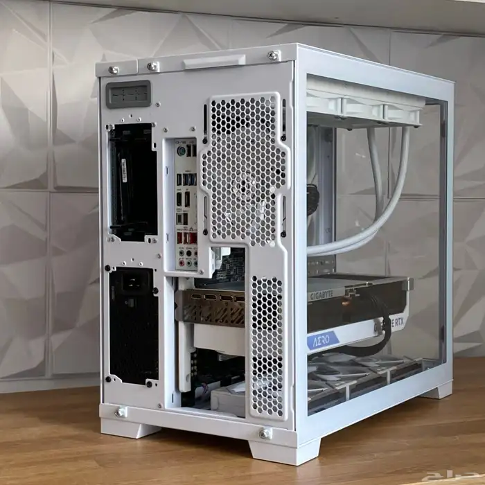 كامبيوتر العاب تجميعة بيضاء  Gaming pc for sell white specs 3