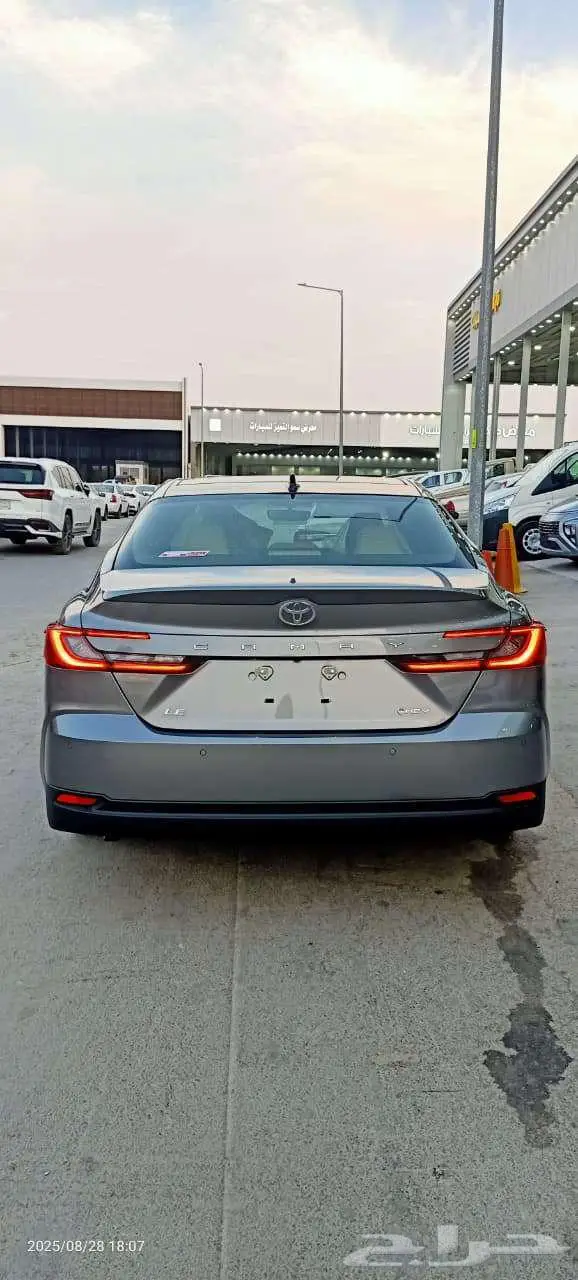 تويوتا كامري LE هايبرد موديل 2025 عبد اللطيف جميل 7