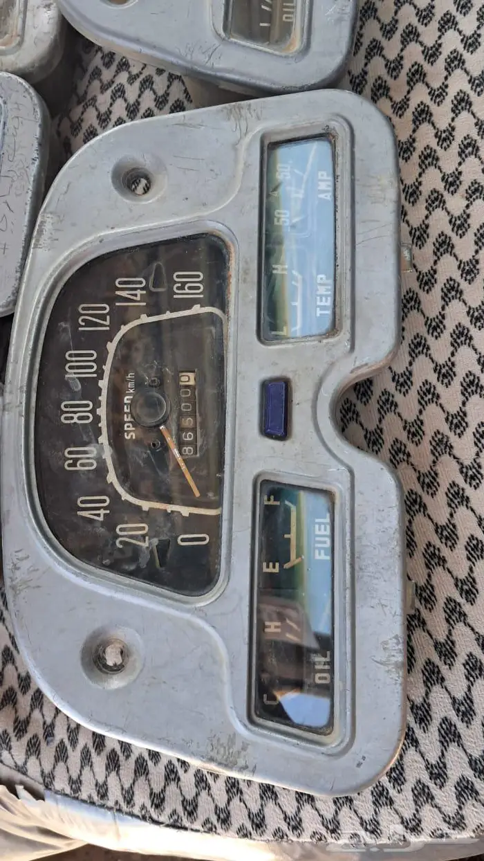 للبيع قطع جيب شاص قديم من مديل 84 وتحت 31