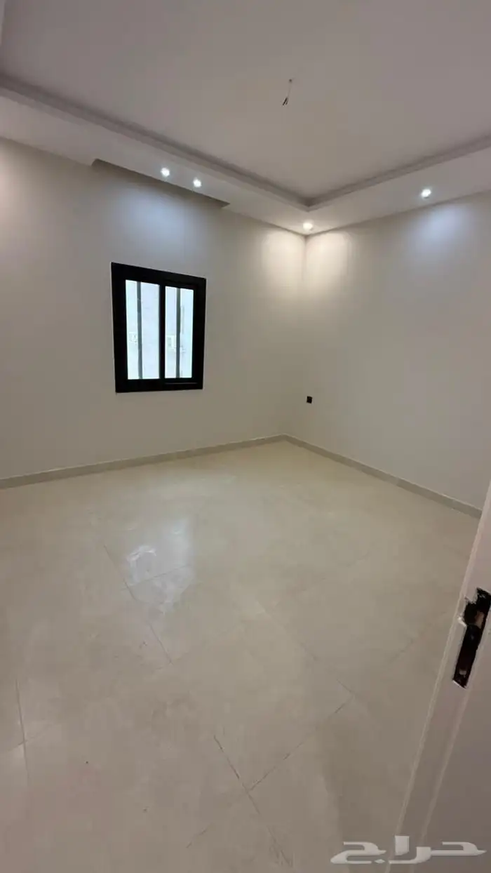 فيلا روف جديدة للإيجار مع سطح خاص في حي الريان مساحة 345م 14