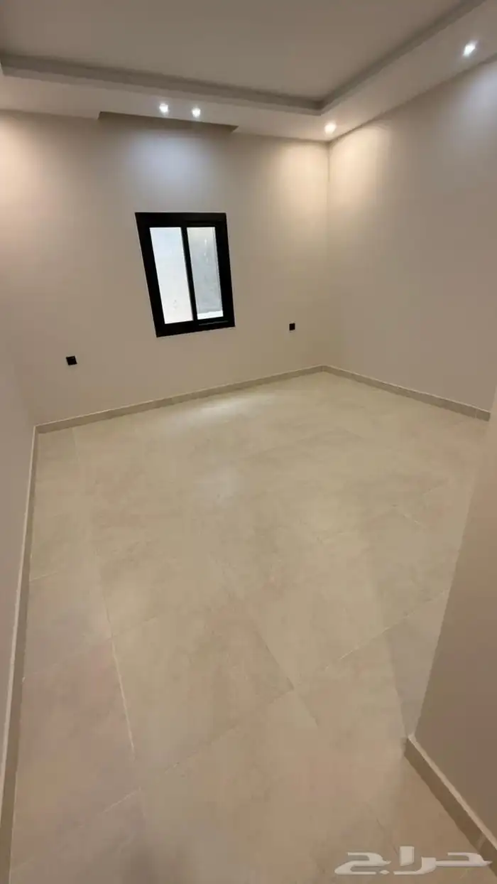 فيلا روف جديدة للإيجار مع سطح خاص في حي الريان مساحة 345م 15