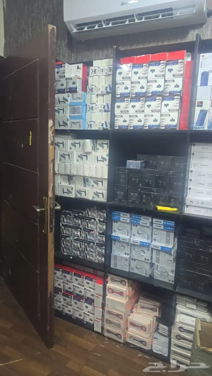 للبيع جوالات سماعات جرابات كيبلات شواحن جديدة دفعة جديدة 3