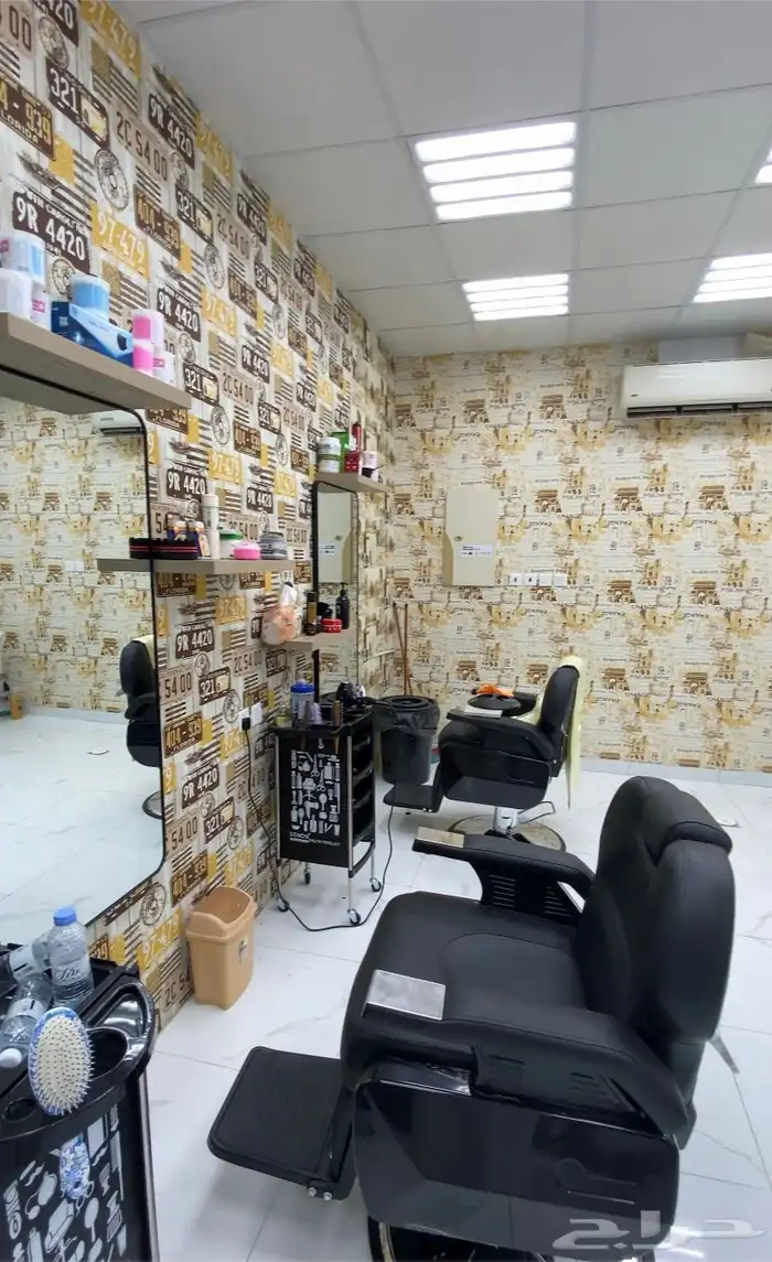 صالون حلاقه للتقبيل أو للايجار 0