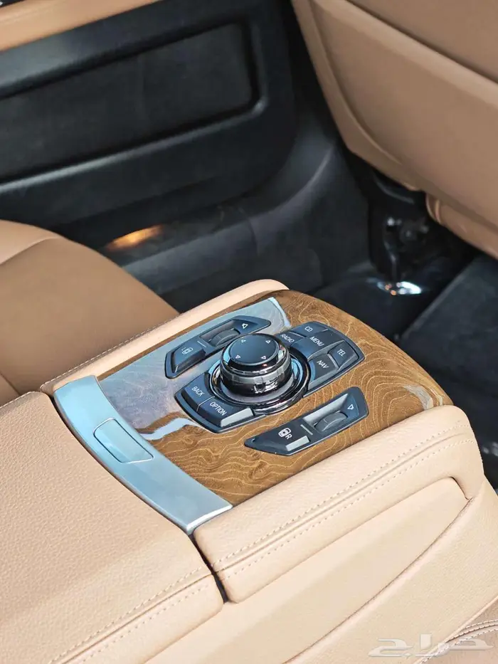 بي ام دبليو 740Li 2011 وكالة 45