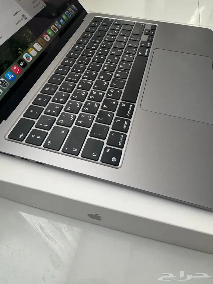 جهاز أبل ماك بوك آير بمعالج M2 3