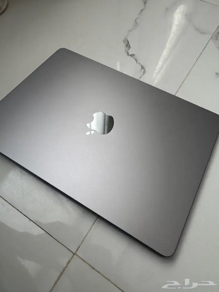 جهاز أبل ماك بوك آير بمعالج M2 0