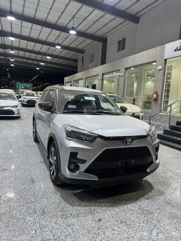 تويوتا رايز ليتمد 1000 cc تربو فضى سقف اسود موديل 2026 1