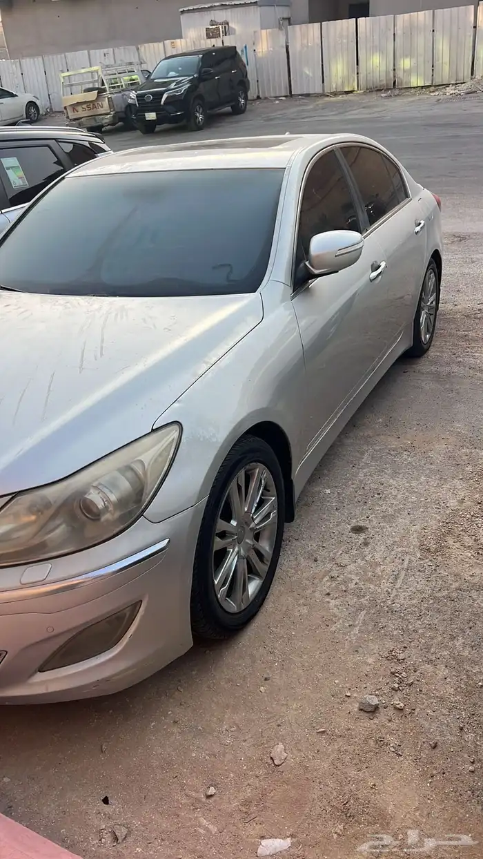 للبيع جنسس 2014 2