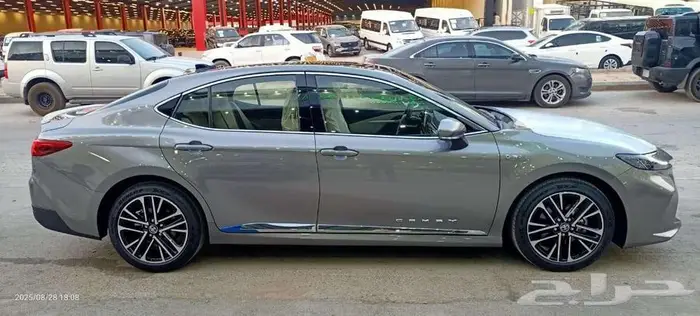 تويوتا كامري LE هايبرد موديل 2025 عبد اللطيف جميل 5