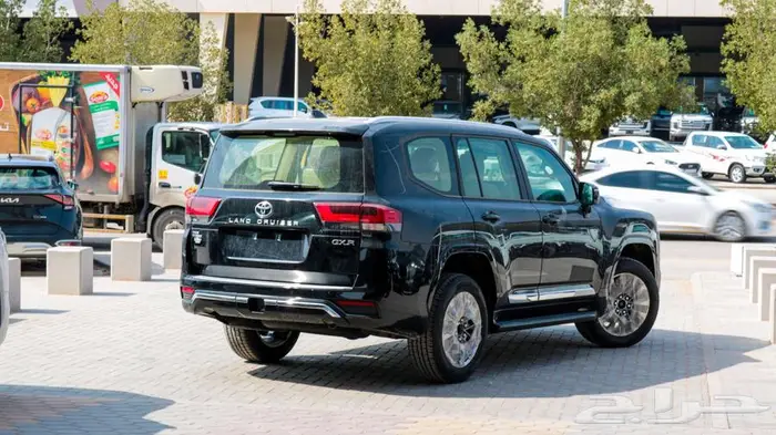 لاندكروزر جي اكس ار رقم 3 اسود بنزين 2025 اقل سعر كاش واقساط 5