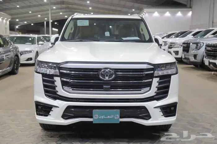 تويوتا لاندكروزر GXR L4 فل كامل فتحة سقف جلد ديزل موديل 2024 2