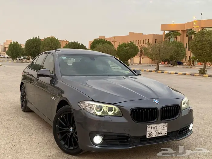 بي ام دبليو 520i 2016 بحالة ممتازة 0