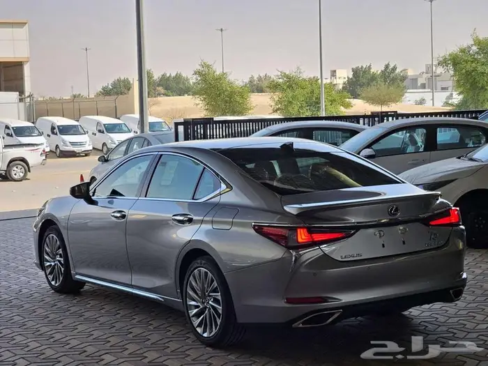 لكزس ES350 كويتيDD موديل 2025 تقسيط وكاش 8