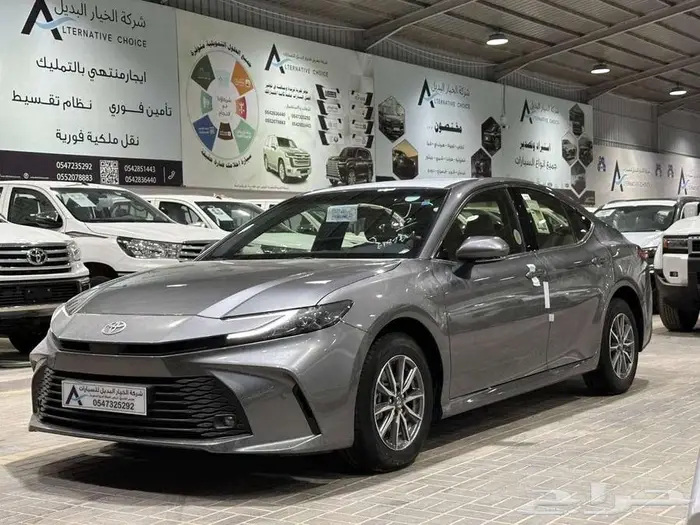 تويوتا كامري E ستاندر بنزين 2025 1