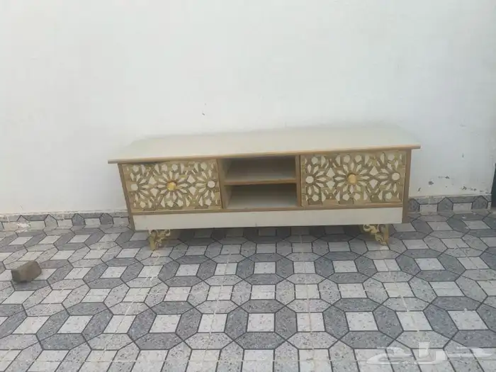 طاولة تلفزيون 1