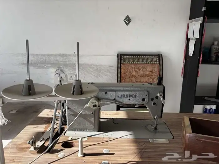 ماكينه خياط نوعين نظيفه للبيع 3