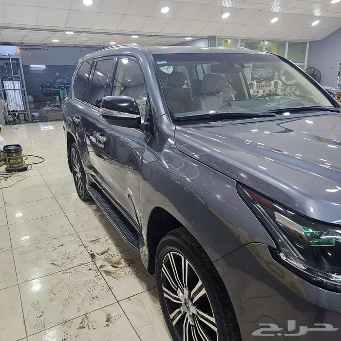 للبيع ليكزيس سعودي lx570 7