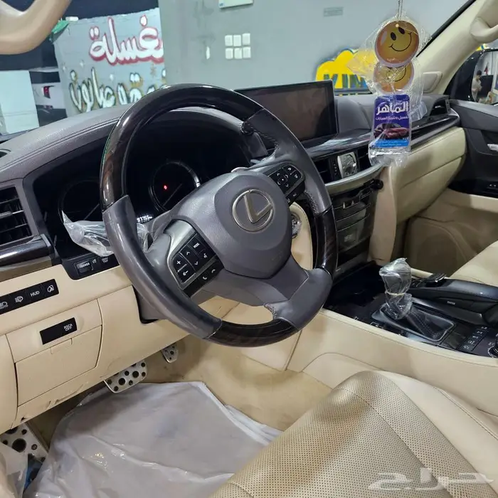 للبيع ليكزيس سعودي lx570 3