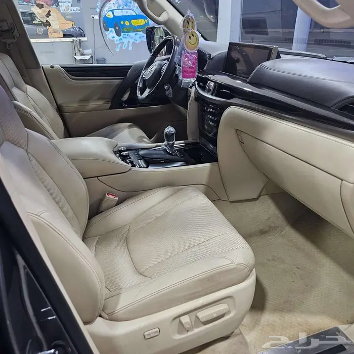 للبيع ليكزيس سعودي lx570 1