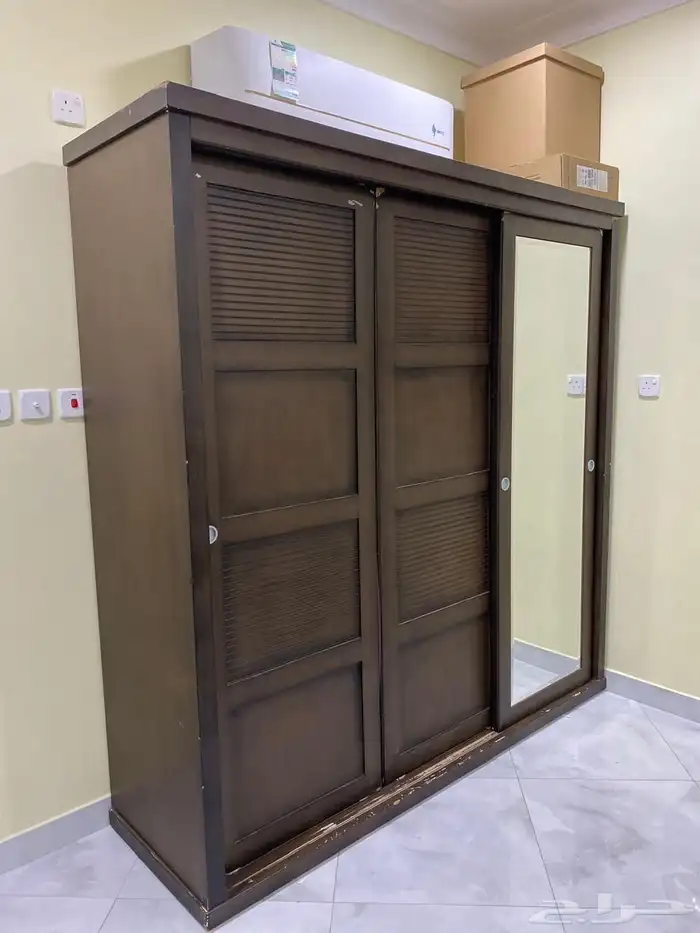 دولاب ملابس بحالة جيدة 1