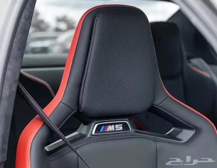 للبيع BMW - M5 - Cs موديل 2022 شبه اصفار وارد كندا 33