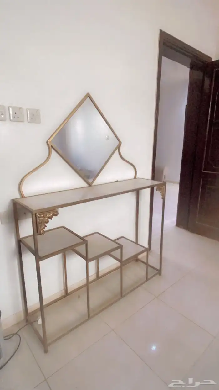 طاوله اخذتها300وابي فيها 150 والطاولات كلهن 100 0