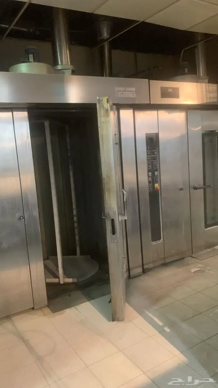 أغراض سوق تجاري كامل (ثلاجات مركزية  ارفف  معدات مخابز 16
