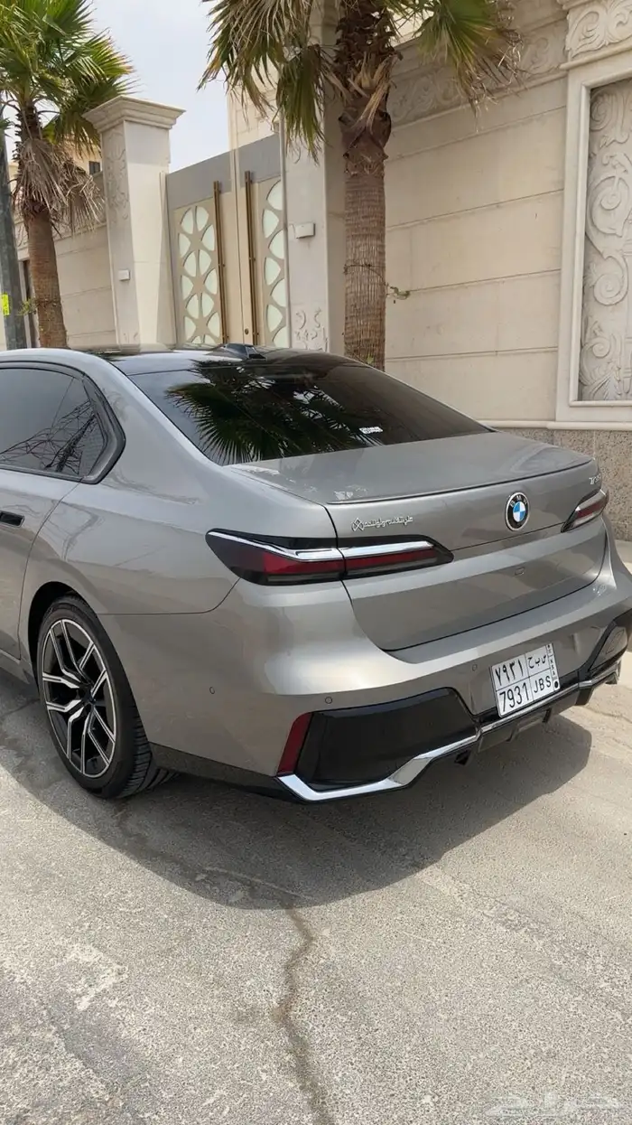 BMW الفئة السابعة i735 M Kit موديل 2023 5