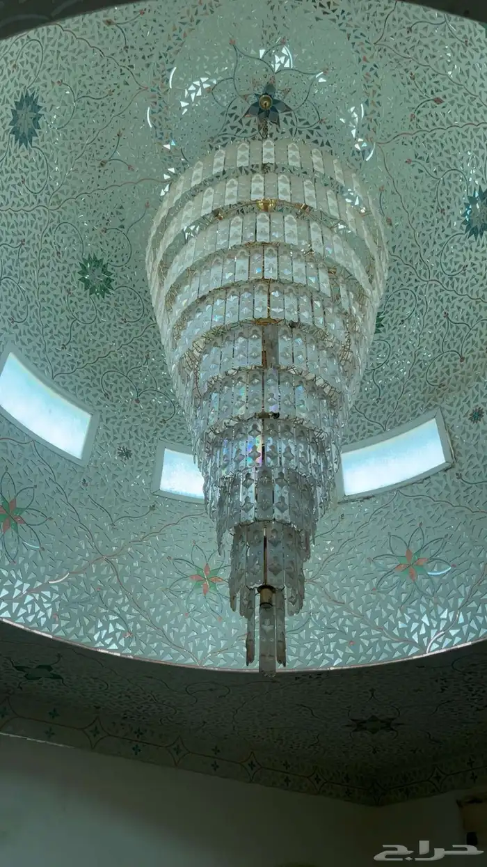 ثريا طولها 3 متر 1