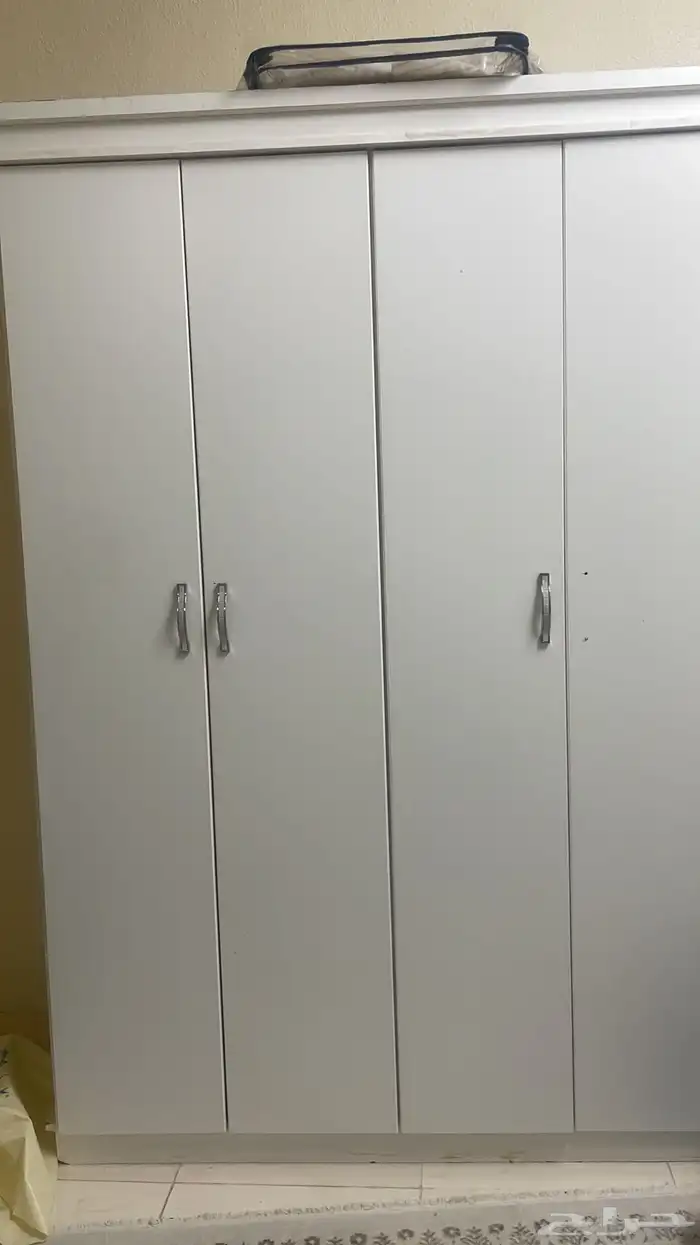 للبيع دولاب ملابس ابيض 0