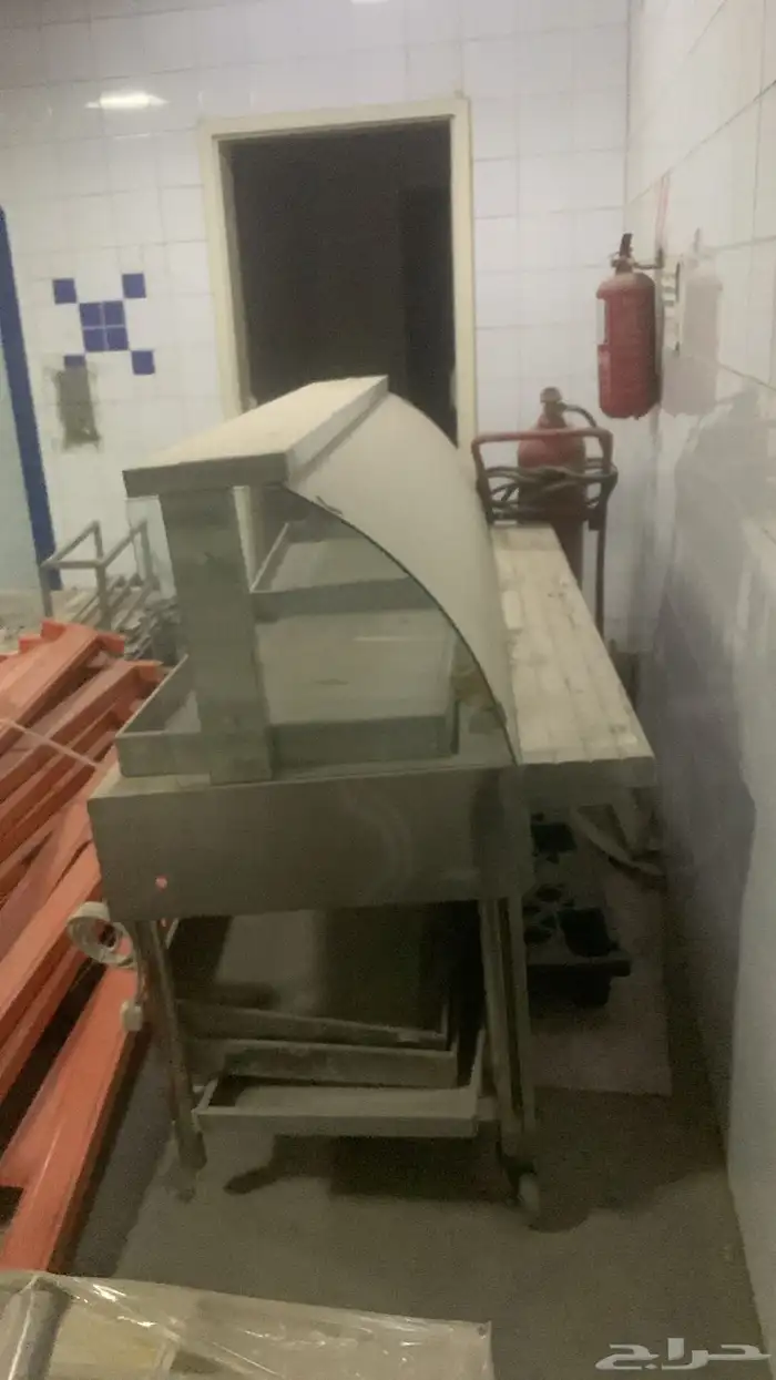 أغراض سوق تجاري كامل (ثلاجات مركزية  ارفف  معدات مخابز 24