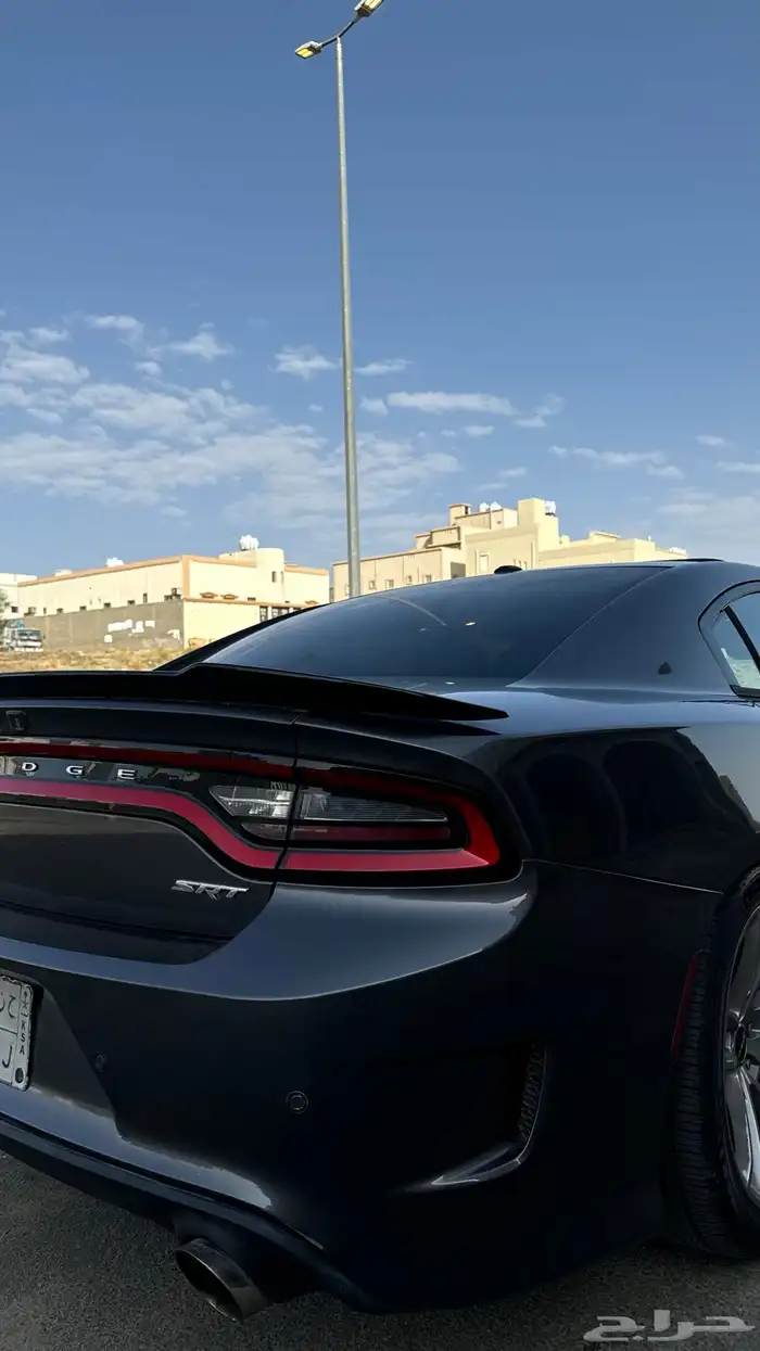 للبيع تشارجر 2016 10