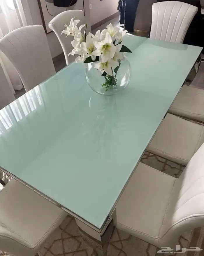 طاولة طعام وكراسي 0