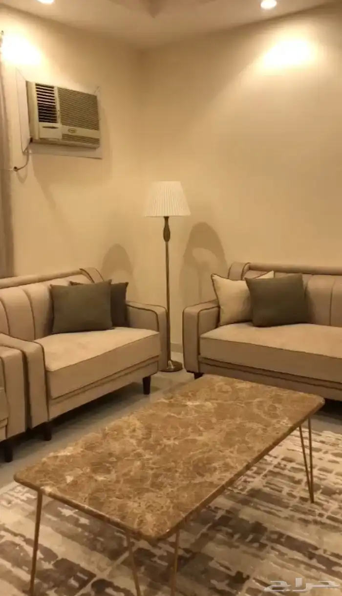 كنب طقم كامل ب 2800 نظيف جدا 0