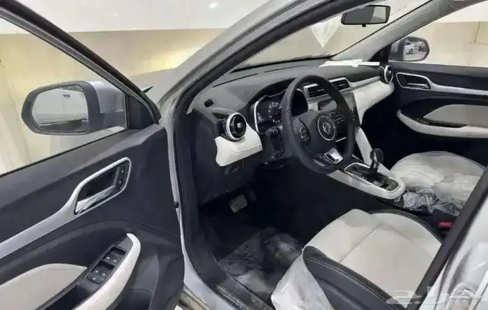 ام جي ZS فل متاح فضي اسود احمر 2024 اصفار 6