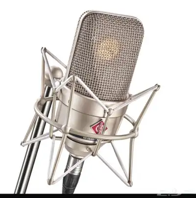 مايك نيومان  Neumann 0