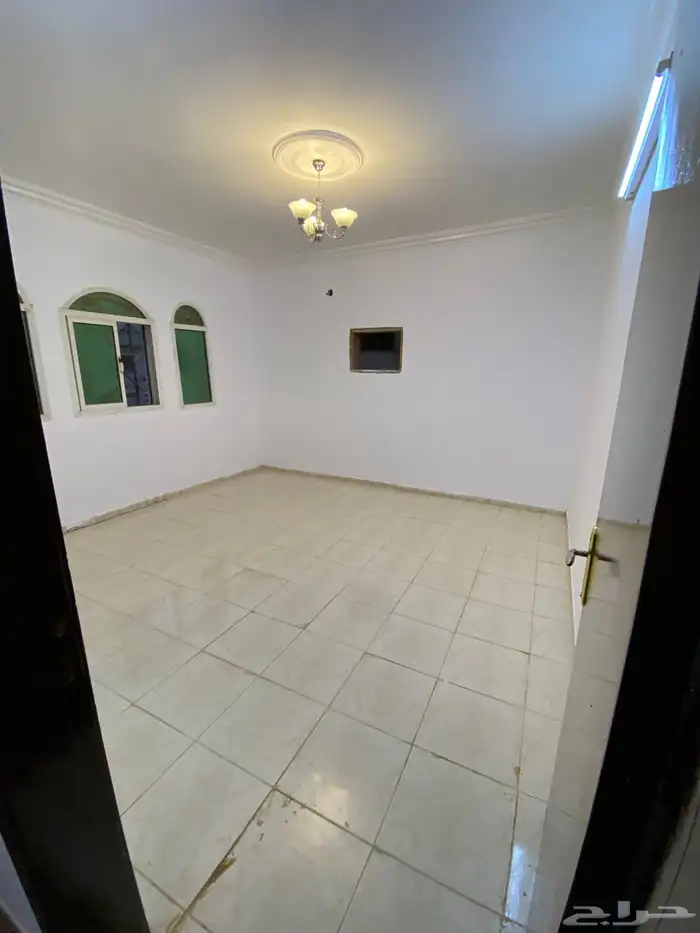 للايجار شهري شقة عوايل حي الرمال 1