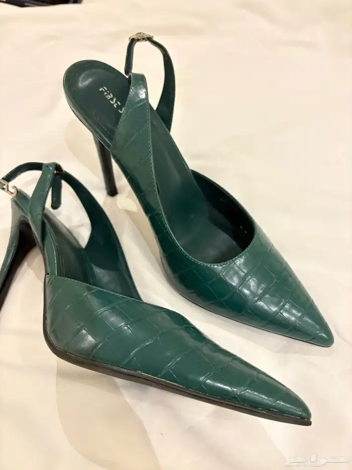 كعب وفستان 0