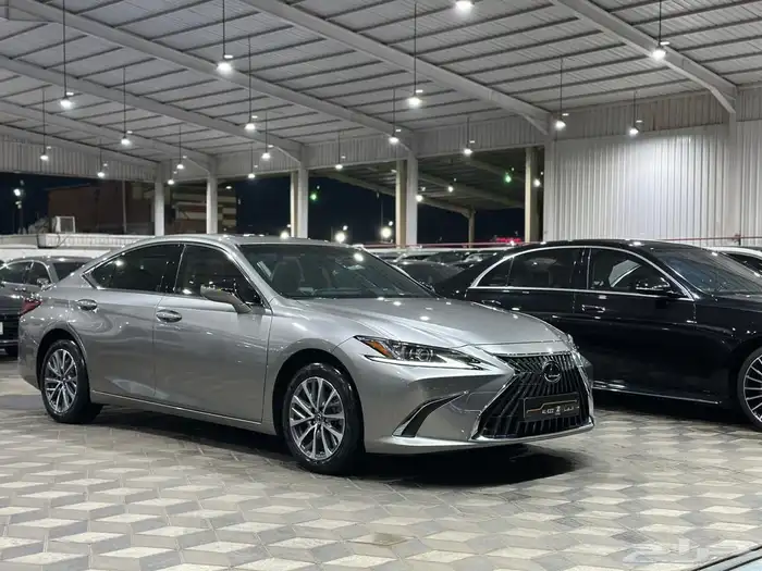 لكزس ES300 h موديل 2024 عداد 3 آلاف فقط شبه جديد 0